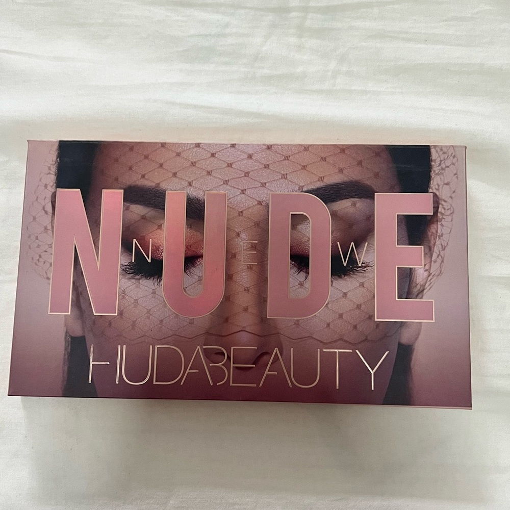 Huda beauty new nude palette